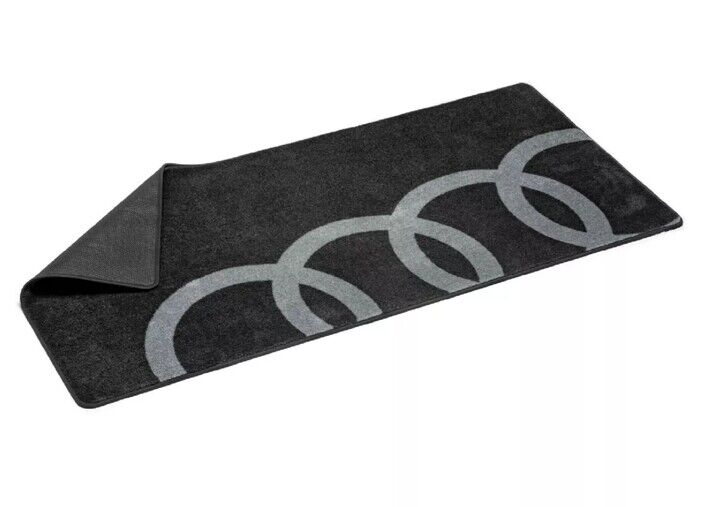 Audi Garagenteppich mit Audi Ringen